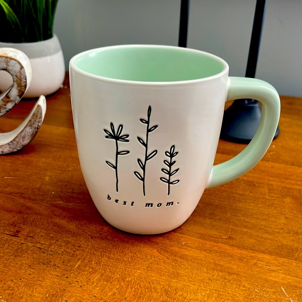 Rae Dunn; Artisan Collection; Best Mom coffee mug